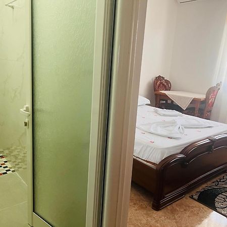 Fori Vodo Hotel Divjake Buitenkant foto